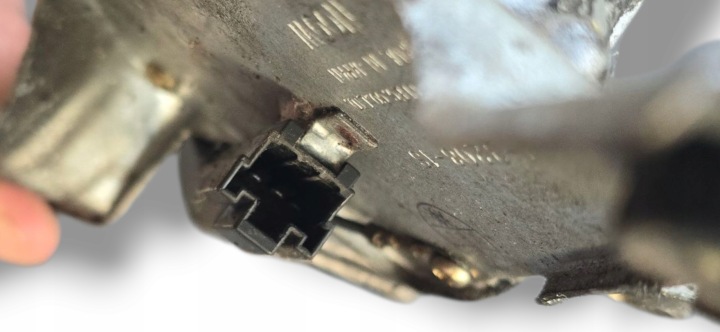 MITSUBISHI SPACE RUNNER I MOTEUR ESSUIE-GLACES ARRIÈRE WM32081S