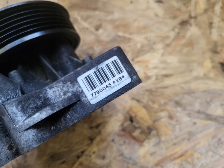 BMW E90 E60 E87 2.0 D 3.0D POMPE À EAU DIESEL 7790045, 4090790