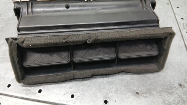 GRILLE CONDUIT D'AIR FORD GALAXY I LIFT 1.9TDI 00-06R 7M5819728E
