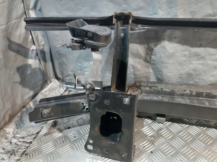 PANNEAU AVANT RENFORCEMENT AVANT POUTRE AMORTISSEUR VW TOURAN II 1.6TDI