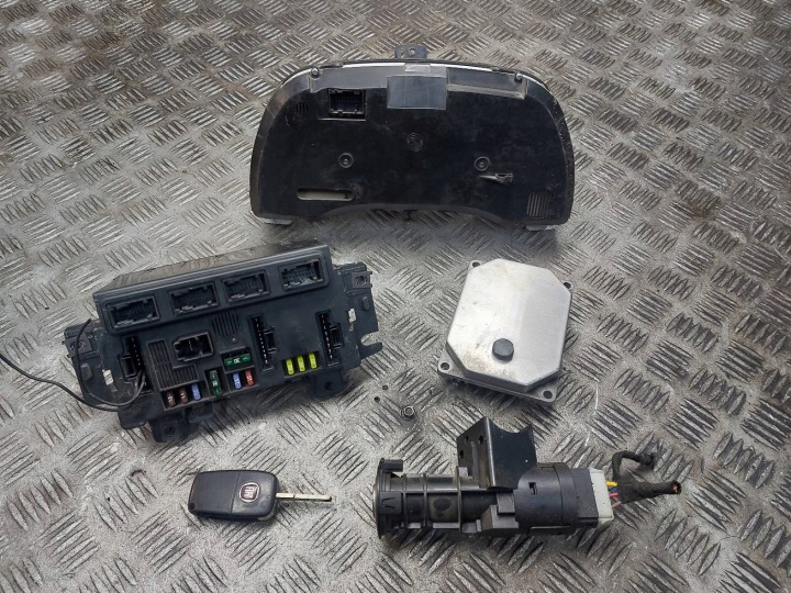 KIT DE DÉMARRAGE FIAT PANDA II 1.2 8V IAW5SF8M4 51868981 51874385