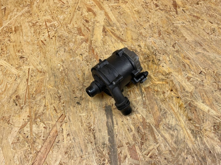 SUPPLÉMENTAIRE POMPE À EAU BMW G11 G12 G20 G21 G22 G26 G30 G31 8638237