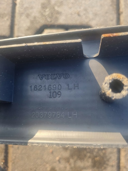 PROTECTION REVÊTEMENT CALANDRE SUR SEUIL GAUCHE OU DROITE VOLVO FH FM 7 9 12 13