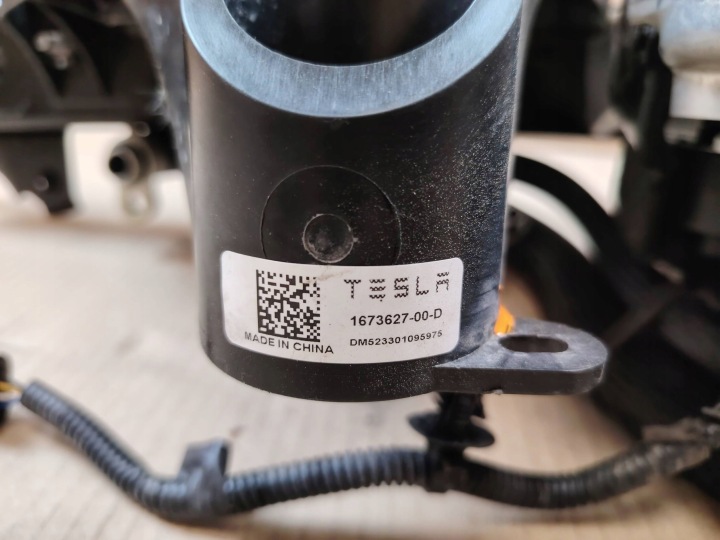 2024 TESLA MODÈLE Y AUTRE PIÈCE CHAMBRES MOTEUR 164807100A