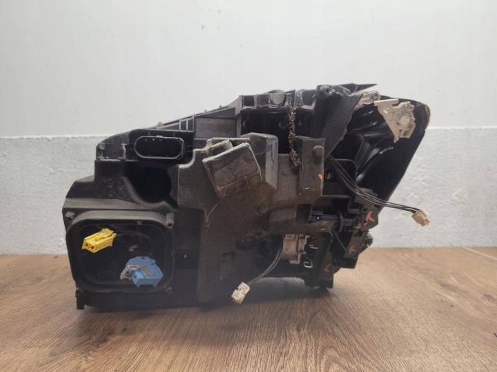 MERCEDES C W205 A2059068801 PHARE DROIT AVANT
