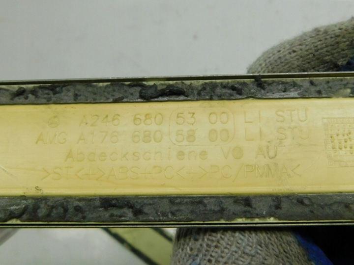 BAGUETTES REVÊTEMENTS SEUIL GAUCHE DROITE AVANT MERCEDES CLA W117 C117 B-KLASA W246