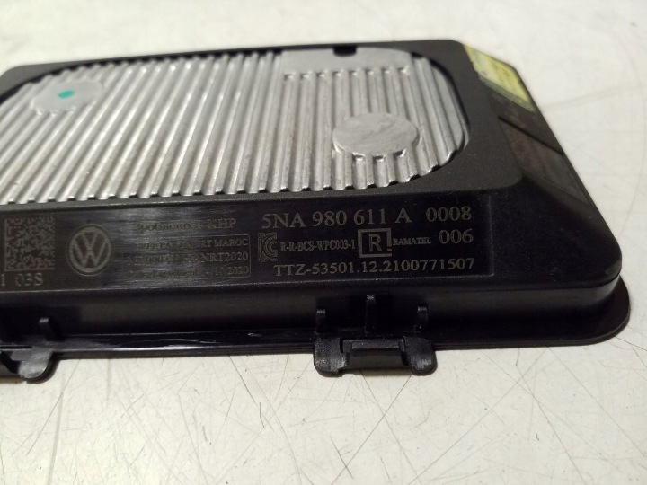 VOLKSWAGEN GOLF VIII CHARGEUR INDUKCYJNA 5NA980611A
