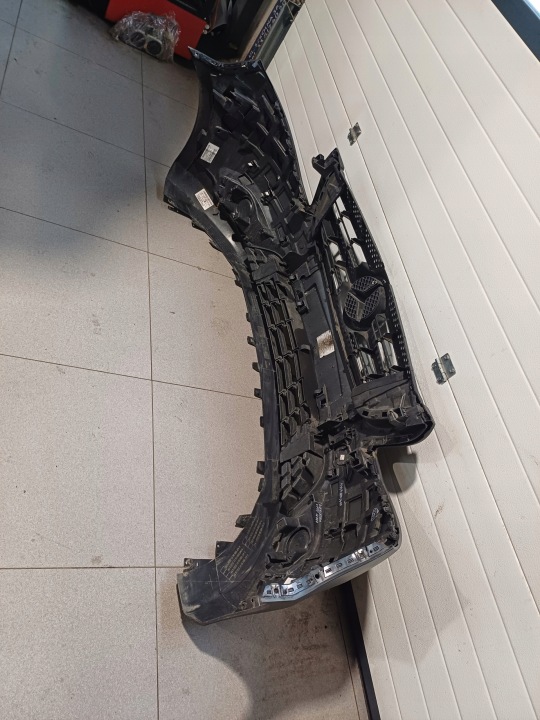 PARE-CHOCS AVANT AVANT MERCEDES VITO DANS 447 A4478800470