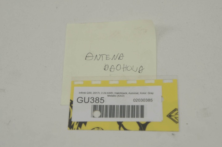 GU385 INFINITI Q30 ANTENNE TOITS REQUIN GOUPILLE