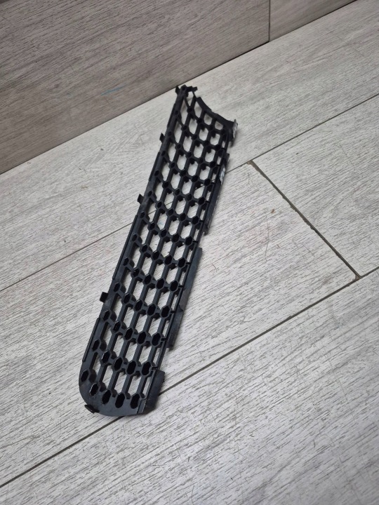 14034. MERCEDES W205 GRILLE GRILLE GAUCHE A2058881360