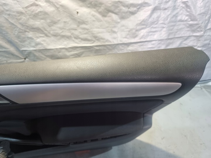 COLLECTEUR PORTES DROIT AVANT OE 5K4867012 VW GOLF VI HAYON 5D 10R