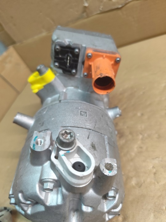 BMW 5 G60 COMPRESSEUR DE CLIMATISATION 5B31E57 6452-5B31E57-01