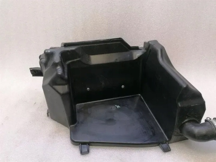 FERRARI GTC4 LUSSO F151M AIR INTAKETRAY 88038000 AIR DUCT FAULTY