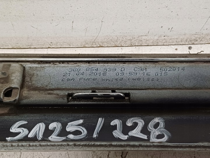 VW PASSAT B8 MOULURE PORTES GAUCHE AVANT 3G0854939D