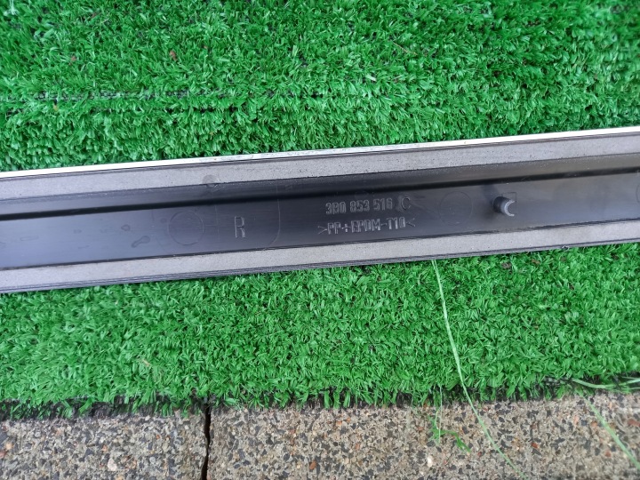 VW PASSAT B5 RESTYLAGE LA7W MOULURE PORTES DROITE CHROME