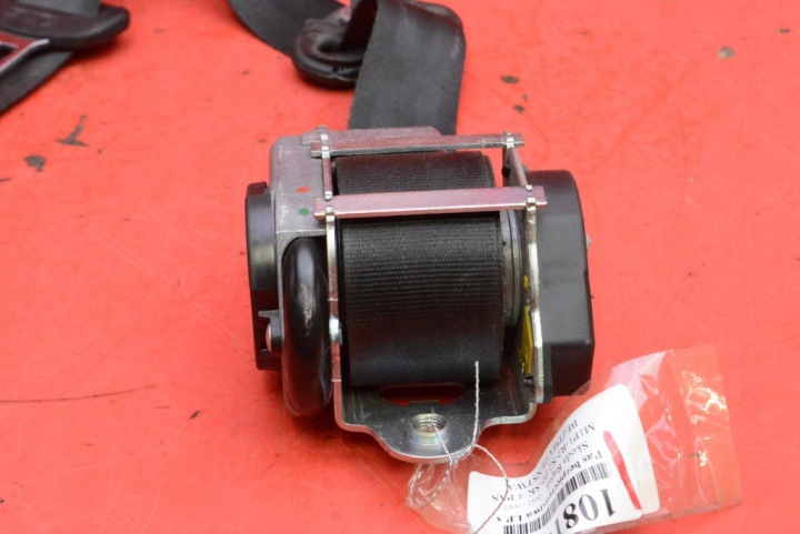 CEINTURE DE SÉCURITÉ GAUCHE AVANT TENDEUR EUROPE 5JA857701B SKODA RAPID 12-17