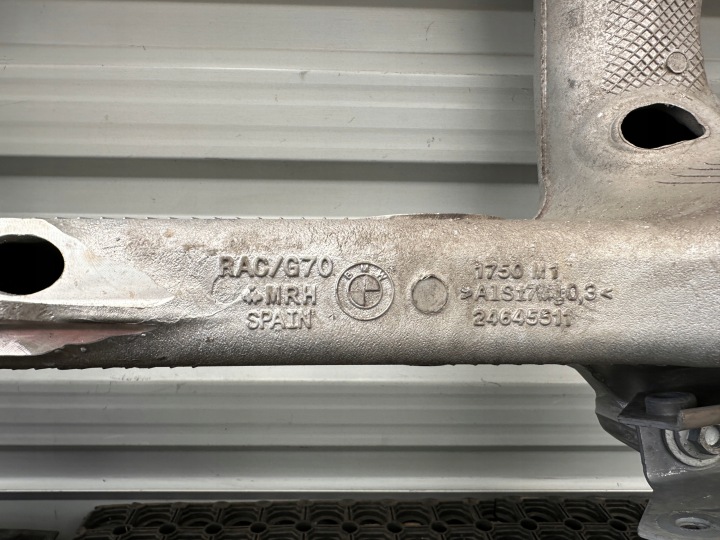 BMW 5 G60 G61 CHÂSSIS CHÂSSIS POUTRE ARRIÈRE 8831012