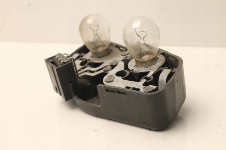 BMW E46 MOULURE ZAROWKOWA DOUILLE D'AMPOULE DROIT ARRIÈRE 388570R