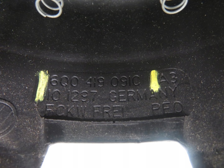 VOLANT VW GOLF V 6Q0419091C 1T0880201E