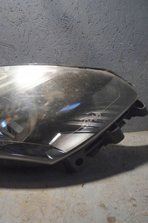 PHARE DROIT AVANT RENAULT SCENIC III (S2146)