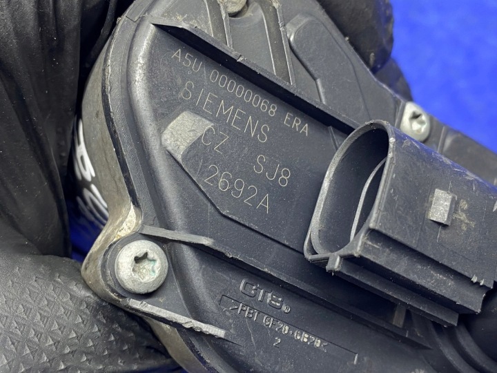 VANNE EGR AUDI A4 B6 VW PASSAT B5 2.0 FSI AWA 06D131503C