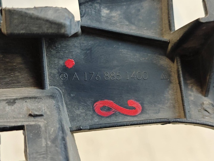MERCEDES-BENZ A CLASSE W176 LIFT GLISSIÈRE PARE-CHOCS DROIT AVANT A1768851400