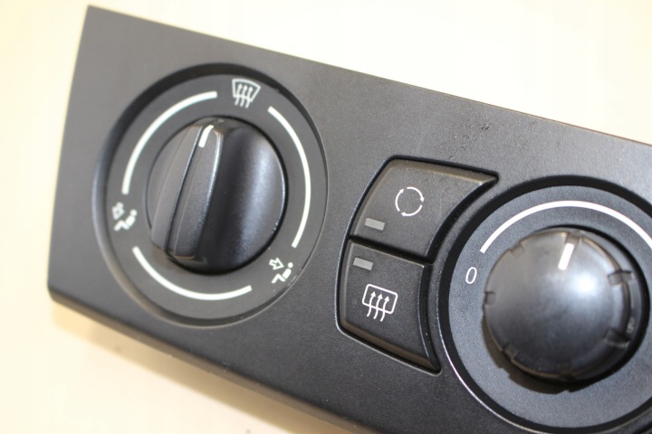 BMW 1 E81 E87 2005 PANNEAU CLIMATISATION