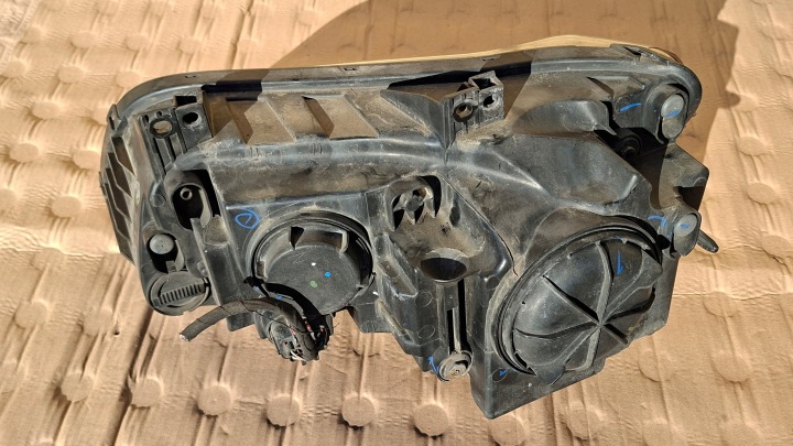 LANCIA THEMA II PHARE COMPLÈTE XÉNON EUROPE