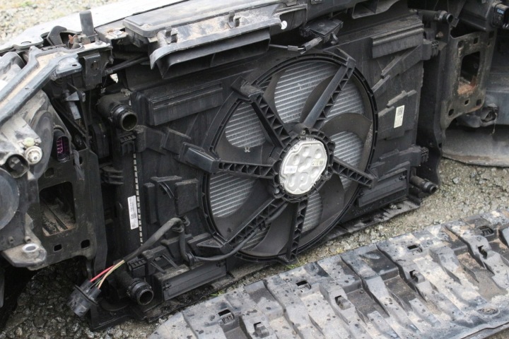 AILE GAUCHE AVANT NOIR SKODA SUPERB III 1Z1Z
