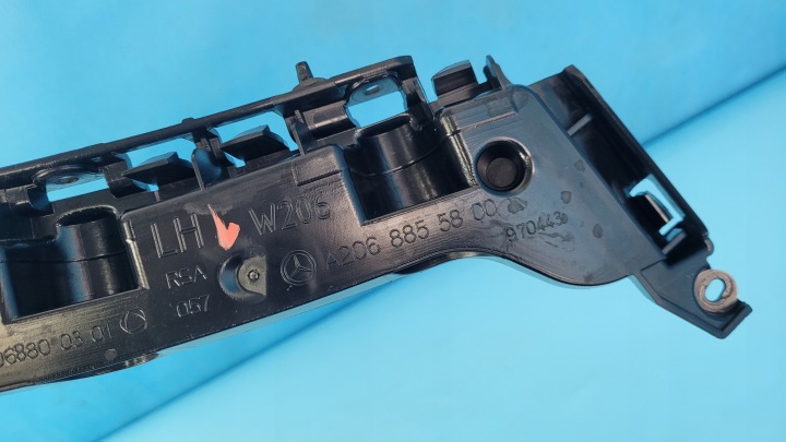 MERCEDES W206 C220 23R GLISSIÈRE PARE-CHOCS GAUCHE ARRIÈRE A2068855800 A2068800301