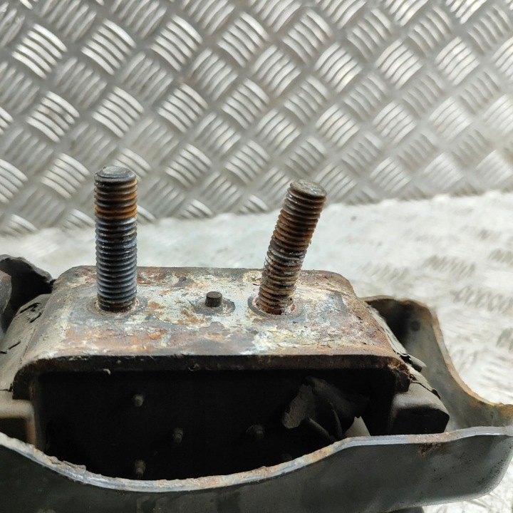 IVECO DAILY 5TH GEN 2014 SUPPORT FIXATION MOTEUR