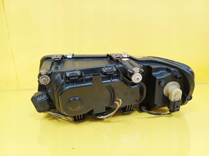 PROJECTEUR PHARE DROIT AVANT AUDI A3 8L LIFT 00-03R NR28