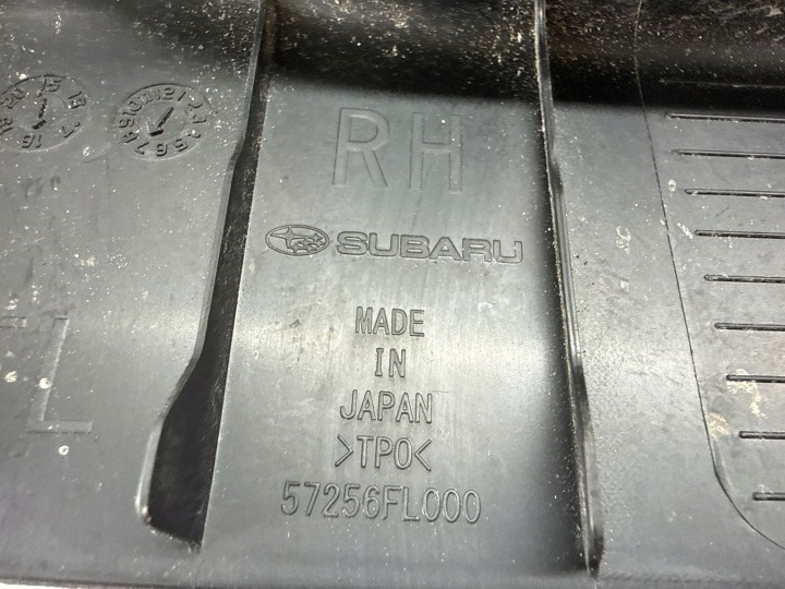 MOULURE GARDE-BOUE DROITE CÔTÉ SUBARU IMPREZA V 57256FL000