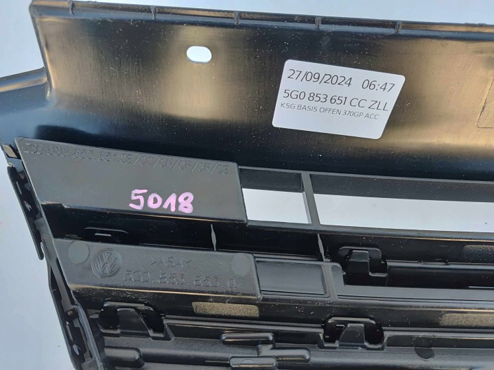 VOLKSWAGEN GOLF VII LIFT 16- GRILLE CALANDRE AVANT NEUF OE 5018