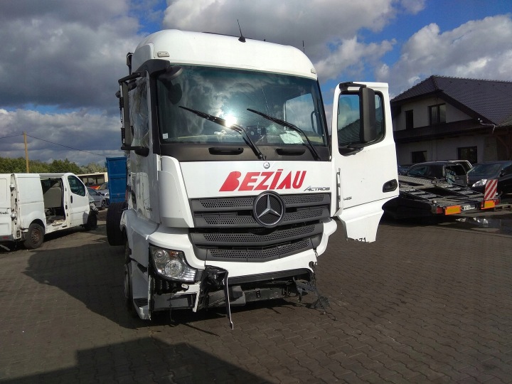 MB ACTROS MP4 1845 POUTRE AXE ROTULE DE DIRECTION MOYEU AVANT