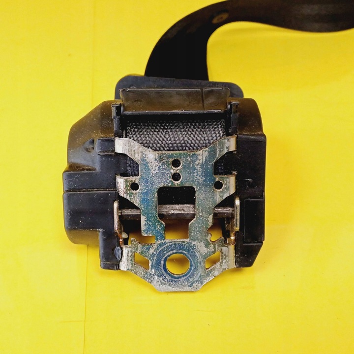 CEINTURE DE SÉCURITÉ GAUCHE ARRIÈRE VW GOLF III CABRIO 1E0857805B NR368