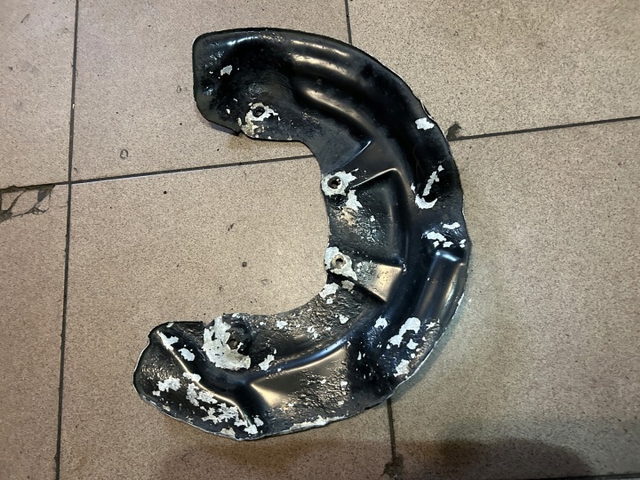 PROTECTION DISQUES FREINAGE GAUCHE AVANT AUDI A6 C6