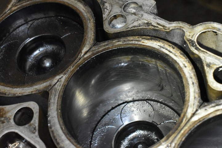 BLOC BAS MOTEUR ARBRE D5244T VOLVO S70 V70 2 II 2.4 D5 185 KM 04-08