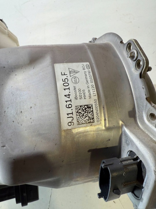 POMPE DE FREIN PORSCHE TAYCAN 9J1614106F
