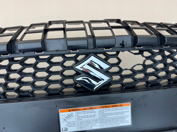 SUZUKI SWIFT VI MK8 SPORT 17R- CALANDRE GRILLE DANS PARE-CHOCS AVANT 71741-68R20