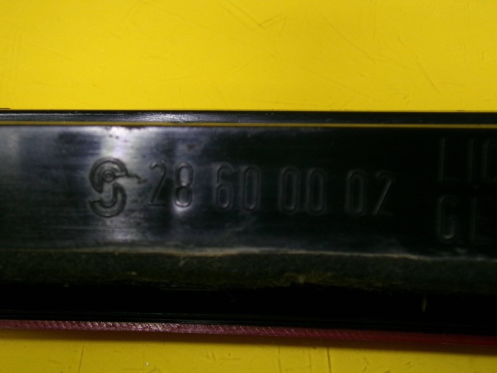 TROISIÈME LANTERNE STOP PIED BMW 3 E46 UNIVERSEL 28600002 NR114