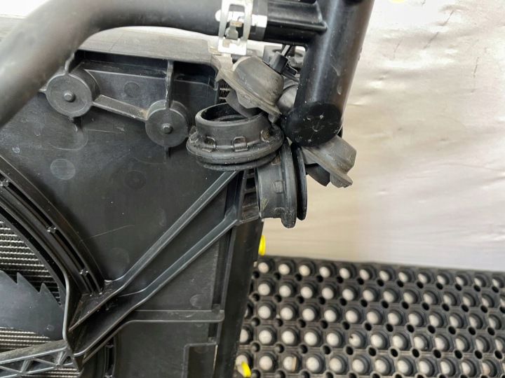 PANNEAU AVANT RENFORCEMENT POUTRE RADIATEURS TOYOTA RAV4 V 2.5H 2018-