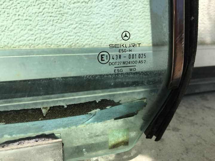 GLACE LATÉRALE DROITE ARRIÈRE ARRIÈRE MERCEDES W124 COUPÉ CE C124