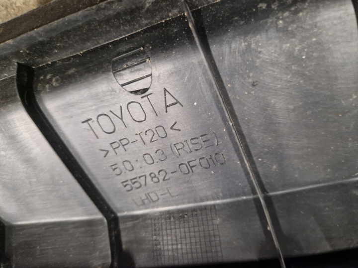 DOUBLURE DE PASSAGE DE ROUE TOYOTA COROLLA VERSO II 04-09 1.8 VVTI