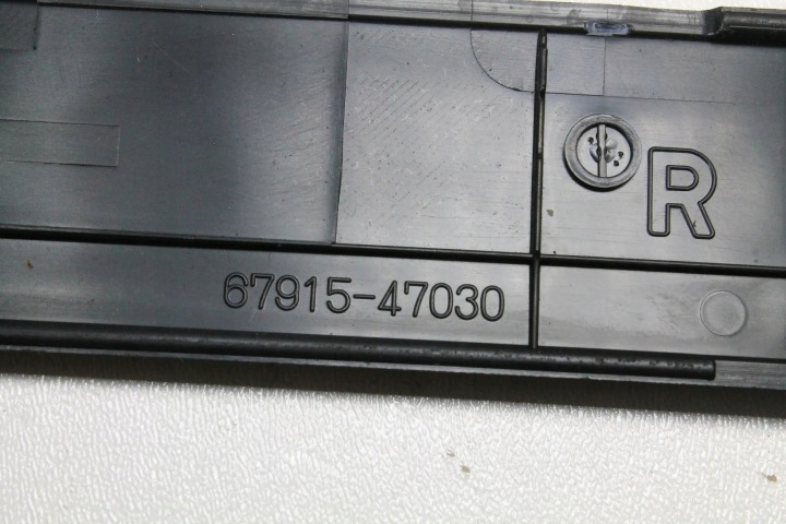 ENSEMBLE SEUIL TOYOTA PRIUS (_W3_) 6791547030 12742517 1.8L 100KW 2015