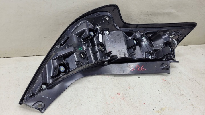 TOYOTA AYGO X 21- DROITE ARRIÈRE PHARE ARRIÈRE 0H-35