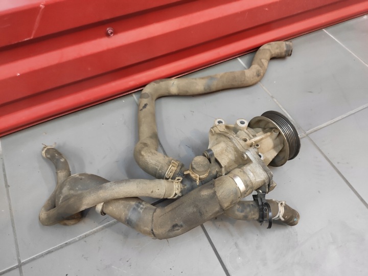 FORD RANGER 5 V LIFT 3.2 TDCI POMPE À EAU BRIDE TUYAU DE DÉRIVATION