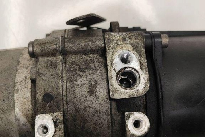 SUPPORT CAOUTCHOUC PEUGEOT 5008 9806435680 1.56L DIESEL 82KW 2015