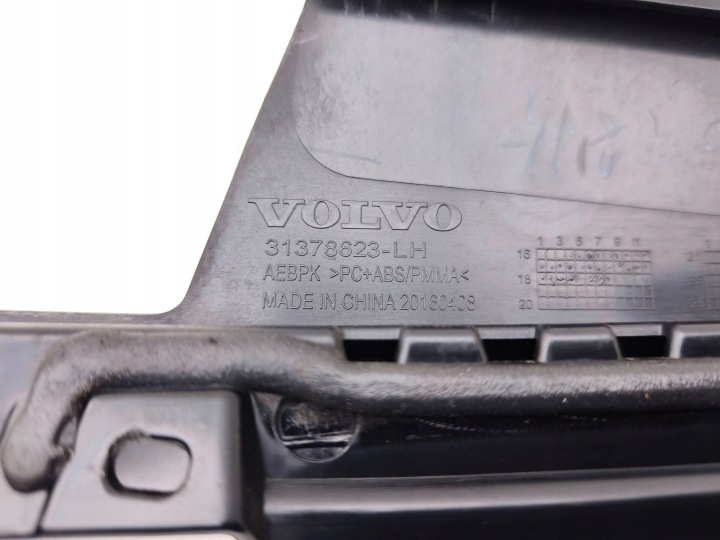 VOLVO S90, V90 2018 MOULURE VITRES PORTES AVANT 31378623
