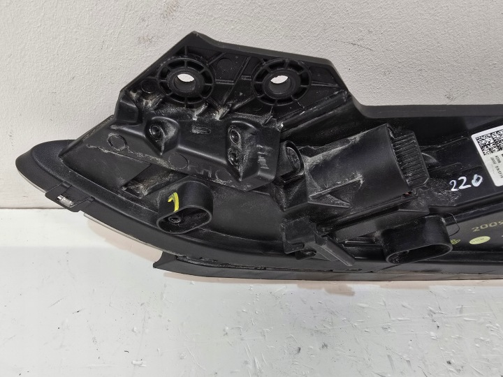 PHARE DROITE HYUNDAI KONA 17-20 LED SUPÉRIEURE 92208-J90